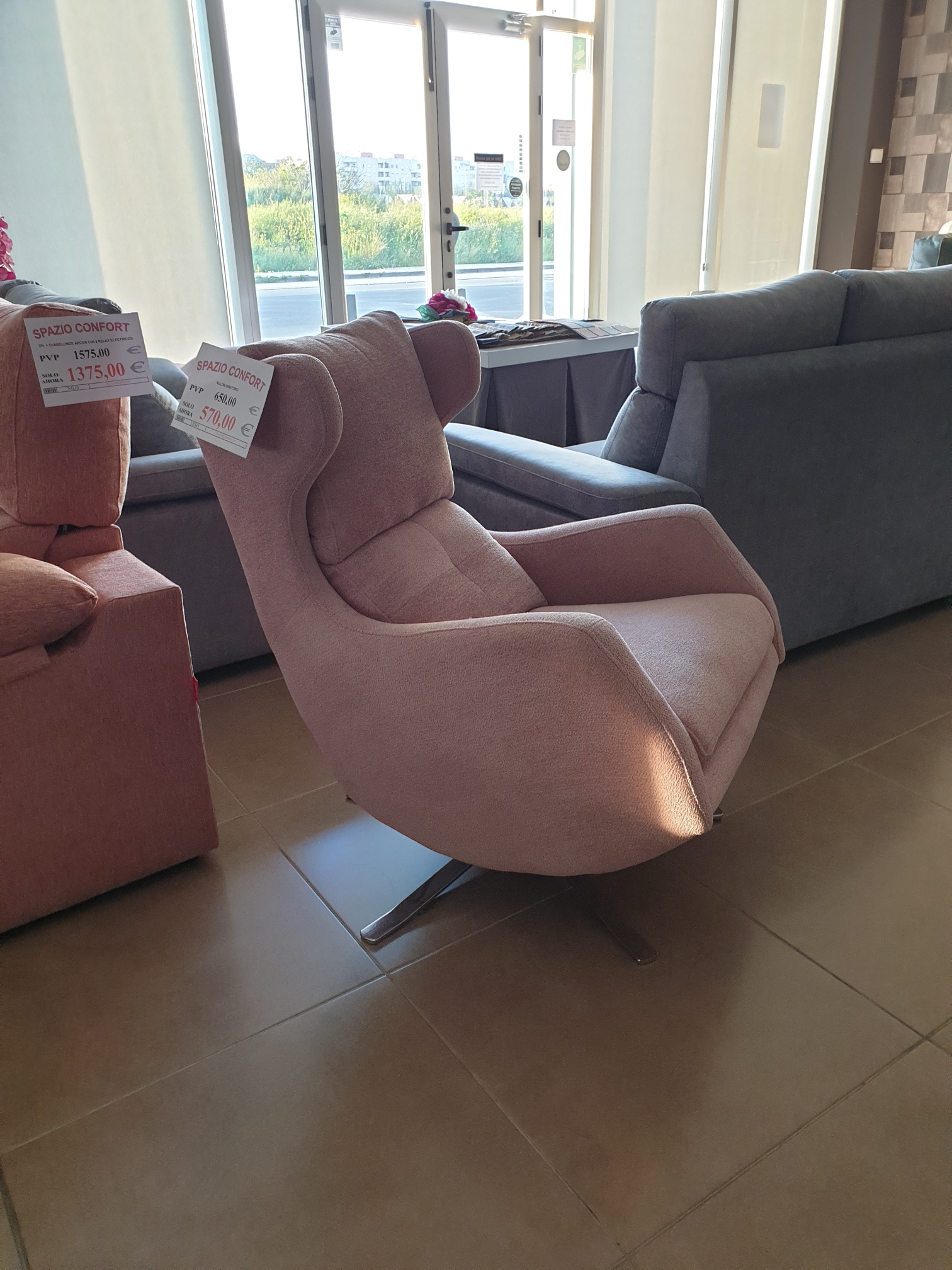 Sillón giratorio Modelo Lemos Spazio Confort es tu tienda de sofás en